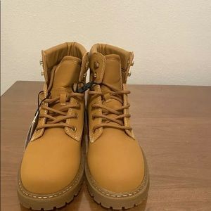 Zara boots size 8 beige new with tags and box